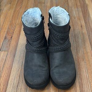 Roxy Charcoal Winter Boots with Braided Detail